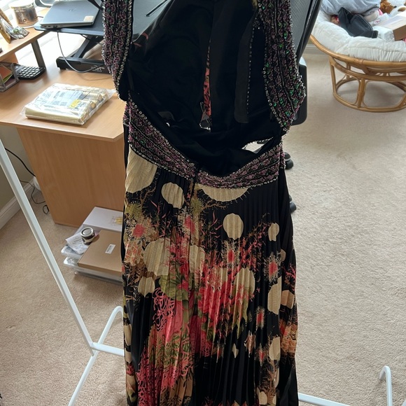 Beautiful dress for an event or prom. - Picture 2 of 4